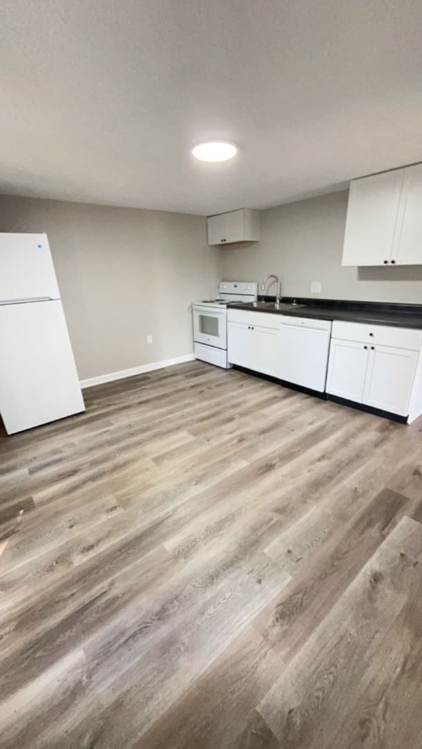 Building Photo - 1st Floor - 3 Bed 1 Bath