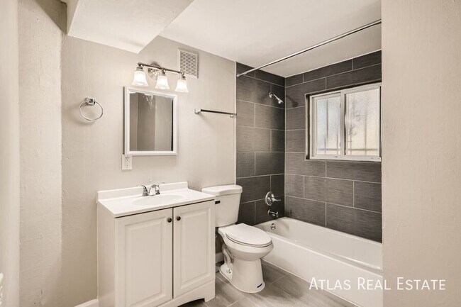 Building Photo - 538 Raemar Cir