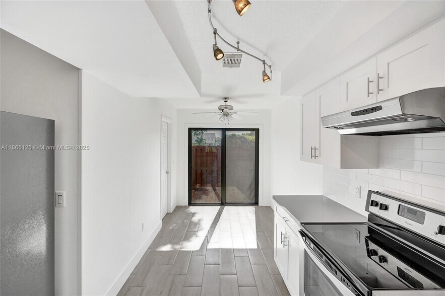 Building Photo - 4163 SW 85th Ave