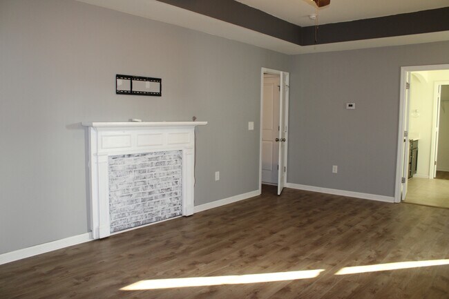 Building Photo - 138 Lyonshall St