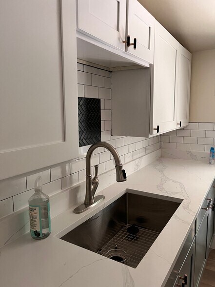 Building Photo - 274 N Rocksprings St