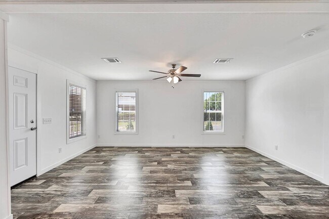 Building Photo - 2563 Skyview St