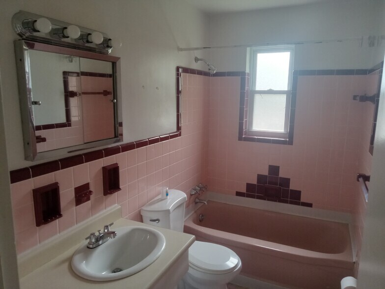 Bathroom - 5361 Plumridge Dr