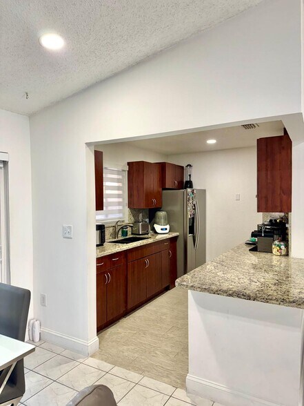 Building Photo - 5402 SW 138th Ave