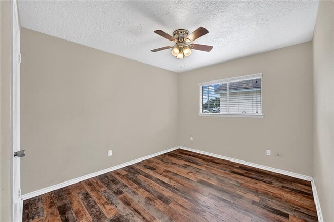 Building Photo - 10007 Oakmont Dr