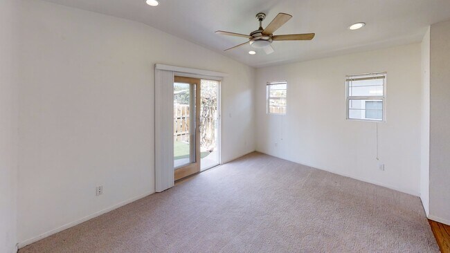 Building Photo - 5321 E Falls View Dr