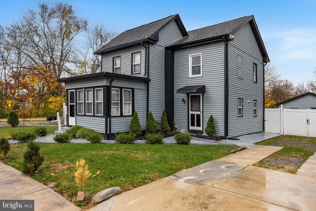 Building Photo - 14 Zane St