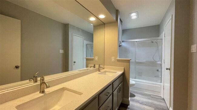 Building Photo - 3401 Dovecreek Dr