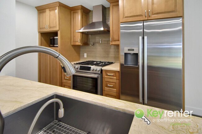Building Photo - Beautifully Updated 2 Bedroom Condo in Desirable West Pleasanton Foothills