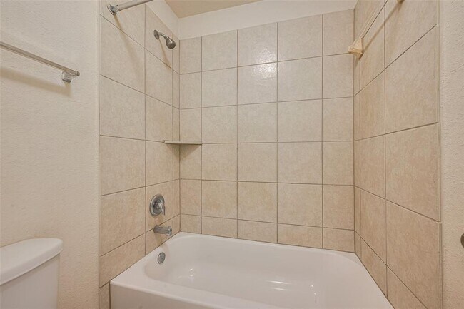 Building Photo - 18402 Each Elm Way