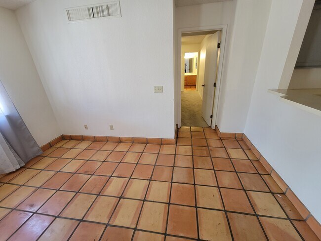 Building Photo - 9975 E Gray Hawk Dr