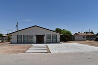 Building Photo - 330 Plantation Dr