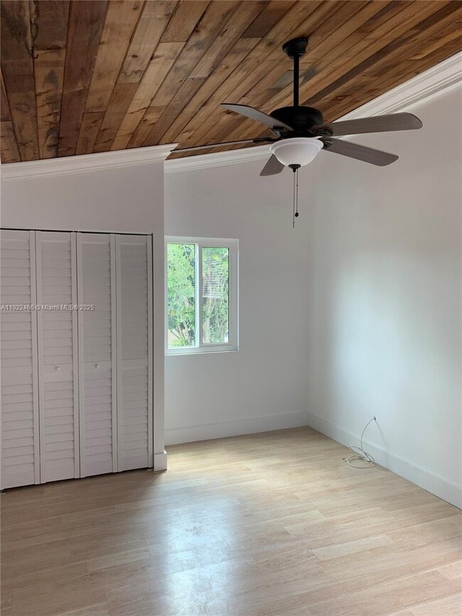 Building Photo - 310 SW 34th Ave