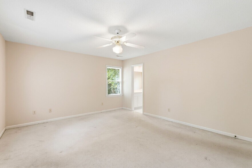 Building Photo - 1424 Brookwood Dr