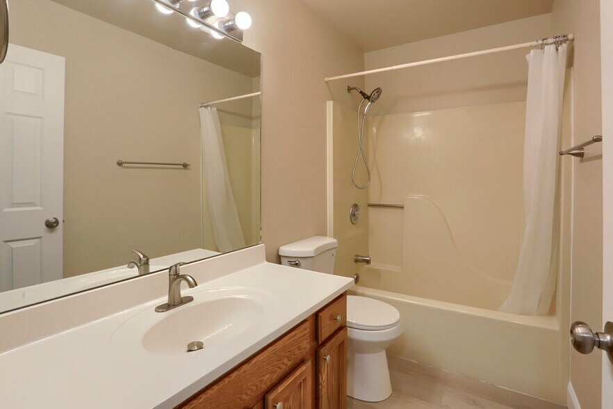 Building Photo - 843 Old Silver Spring Rd