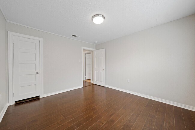 Building Photo - 513 N 34th St