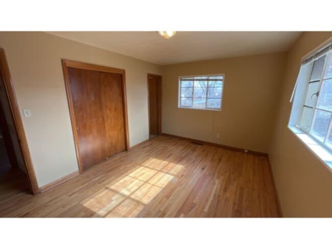 Building Photo - Fantastic updated ranch style home located in Lower Skyway