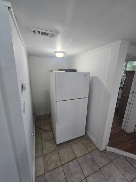 Building Photo - 1014 Moreland Ave SE