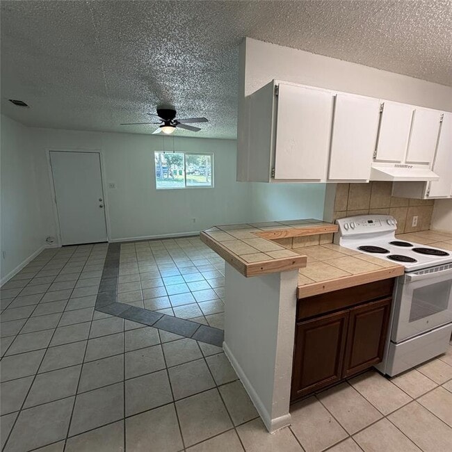 Building Photo - 1301 Greenlawn Pkwy