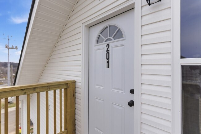 Building Photo - 2303 Parkview Ave