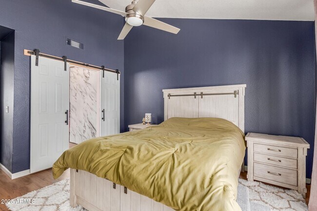 Building Photo - 518 E Kerry Ln