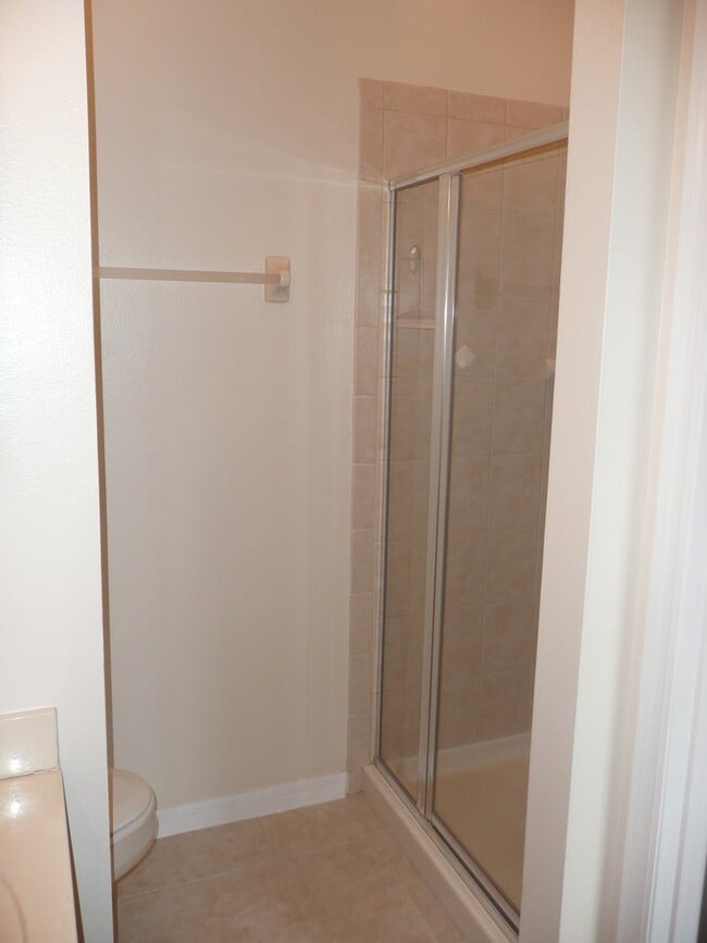 Building Photo - 808 Challis Point