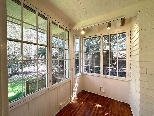 Building Photo - North AVL -  Renovated Arts & Crafts Cottage