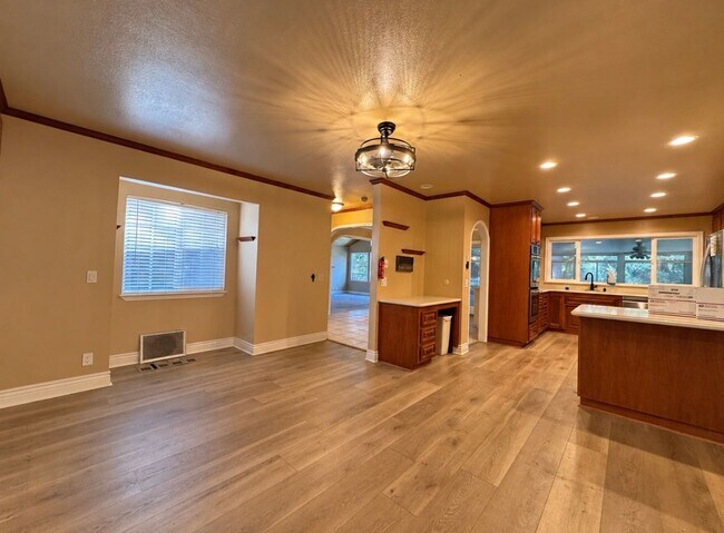 Building Photo - 16694 Marion Way