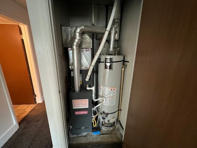 Building Photo - SUZANNE