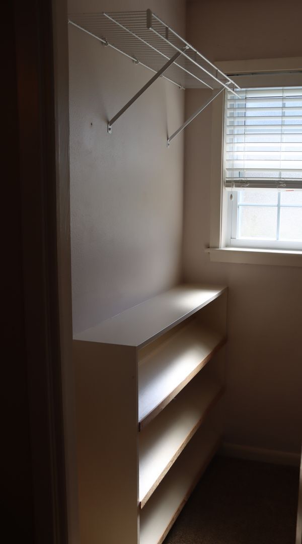 Building Photo - Charming family home in nice neighborhood