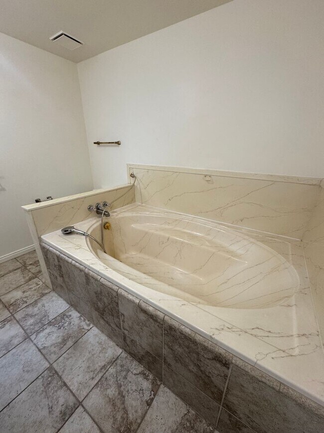 Building Photo - Incredible West Jordan home for rent!