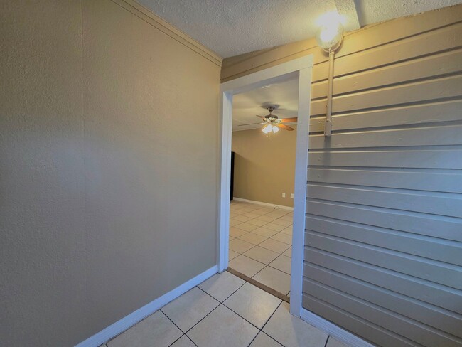 Building Photo - 3 Bedroom Home