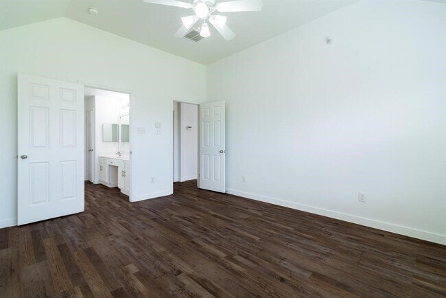 Building Photo - 2707 Troy Dr