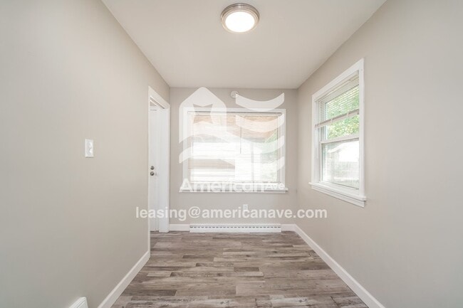 Building Photo - 2170 Parkview Pl