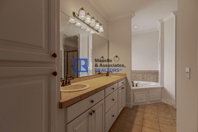 Building Photo - 4 Bed/3 Bath Home in Hartfield