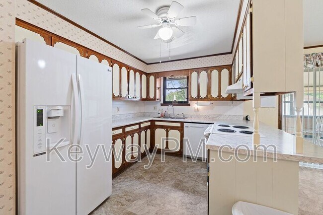 Building Photo - 4537 Shawnee Dr