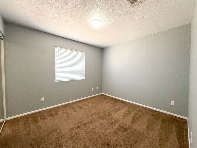 Building Photo - 29 Palms Home with Attached Garage