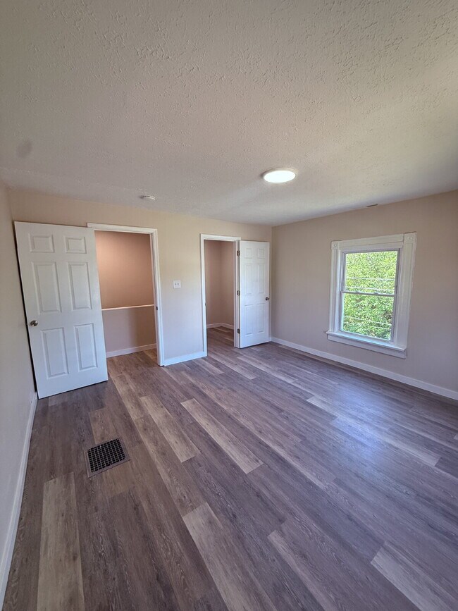 Building Photo - Stand Alone Home - Newly Redone Interior 3 Bedroom 2 Bathroom Corner lot near Virginia Lynchburg ...