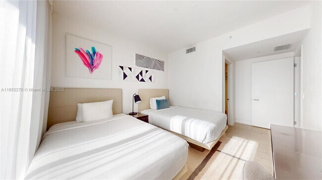 Building Photo - 4010 S Ocean Dr