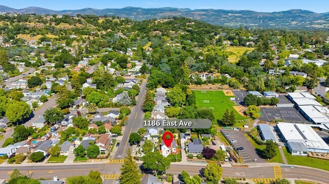 Building Photo - Charming 2 bed, 1.5 bath Alta Heights Home