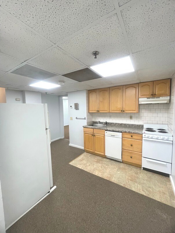 Building Photo - 621 Commonwealth Ave