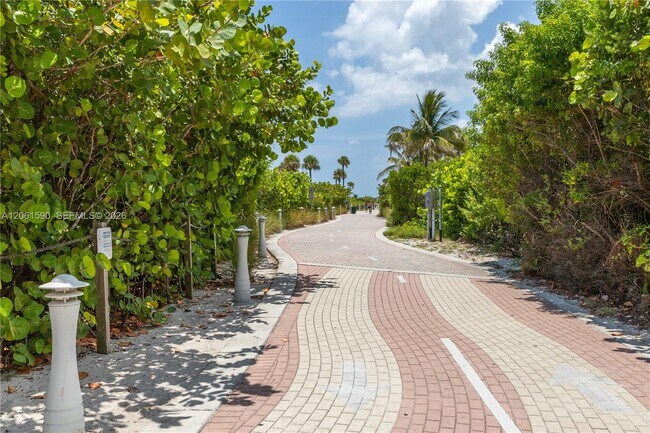 Building Photo - 4747 Collins Ave
