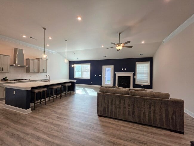 Building Photo - 3360 Rustic Dr