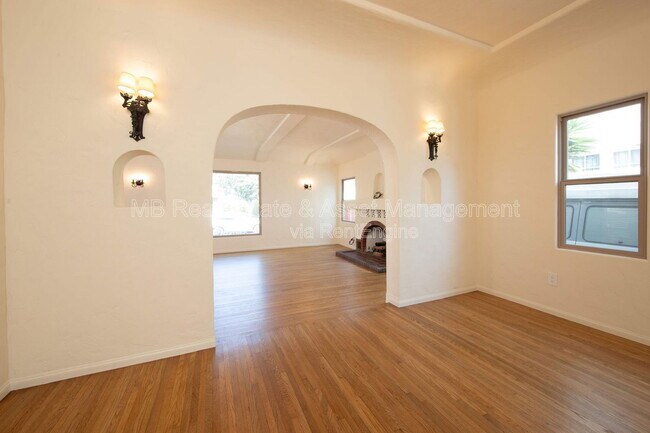 Building Photo - 1260 Ridgeley Dr