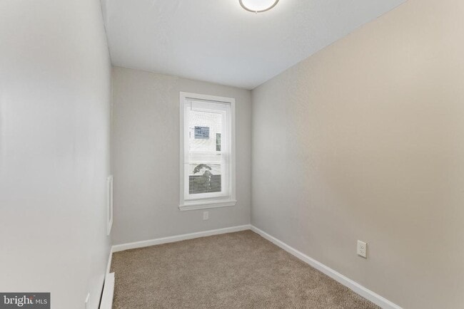 Building Photo - 2528 Collins St