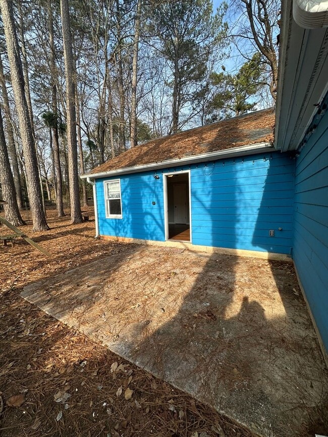 Building Photo - 3 Bedroom, 2 bathroom house on the Eastside, move-in ready