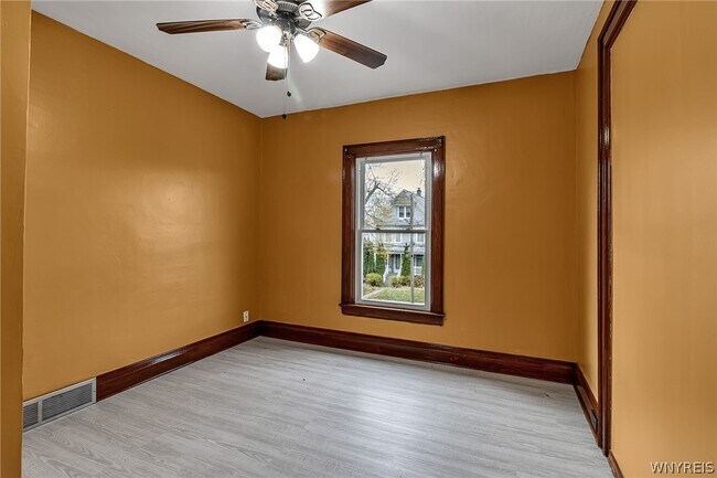 Building Photo - 37 Alsace Ave