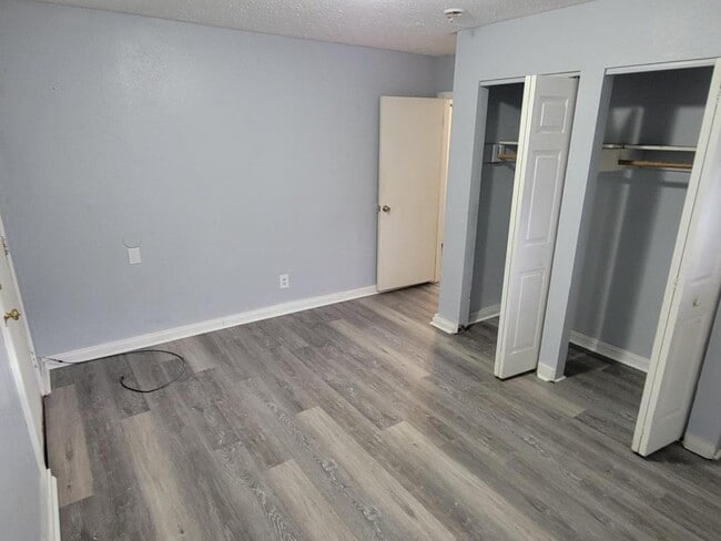 Building Photo - 2101 S Smithville Rd