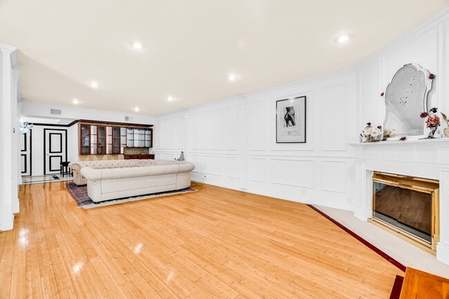 Building Photo - 1124 Kings Rd