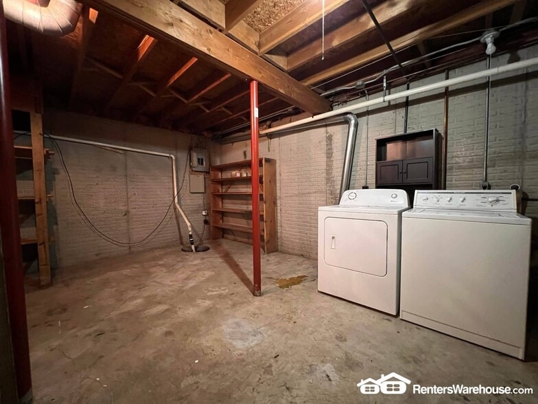 Building Photo - 802 Hartford Ave